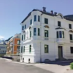 The House Zell Am 4*