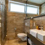 Ξενοδοχείο με διαμερίσματα The House Zell Am 4*