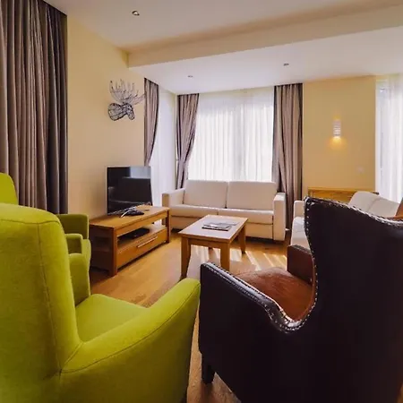 Aparthotel The House Zell Am 4*