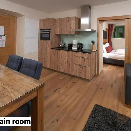 The House Zell Am Aparthotel 4*