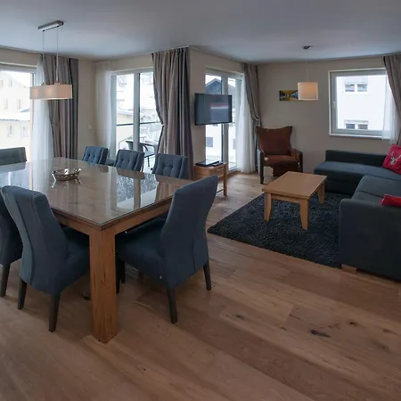 The House Zell Am 4*