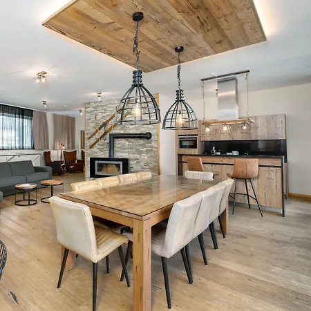 The House Zell Am Aparthotel 4*