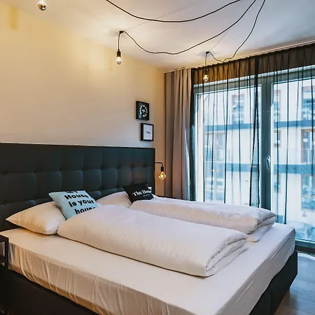 Aparthotel The House Zell Am 4*