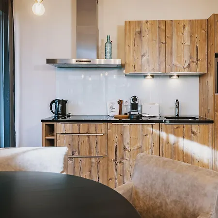 The House Zell Am Aparthotel