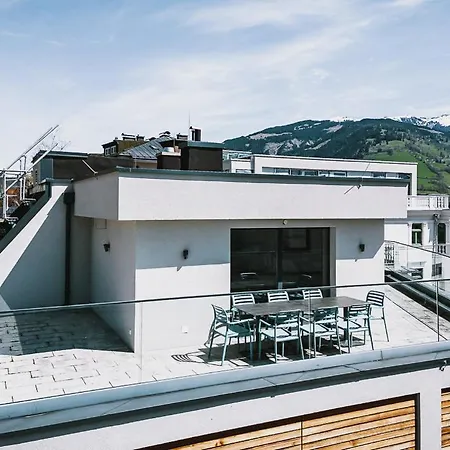 The House Zell Am アパートホテル 4*