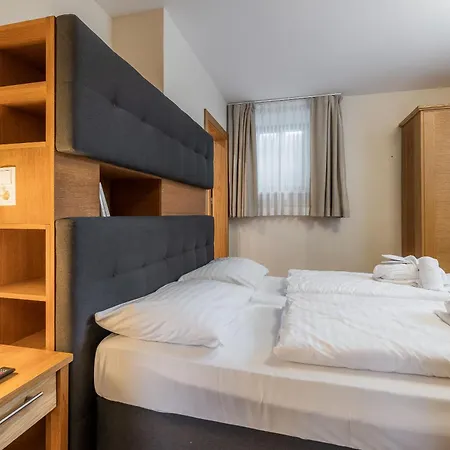 The House Zell Am Aparthotel 4*