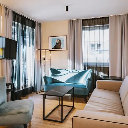 The House Zell Am Aparthotel 4*